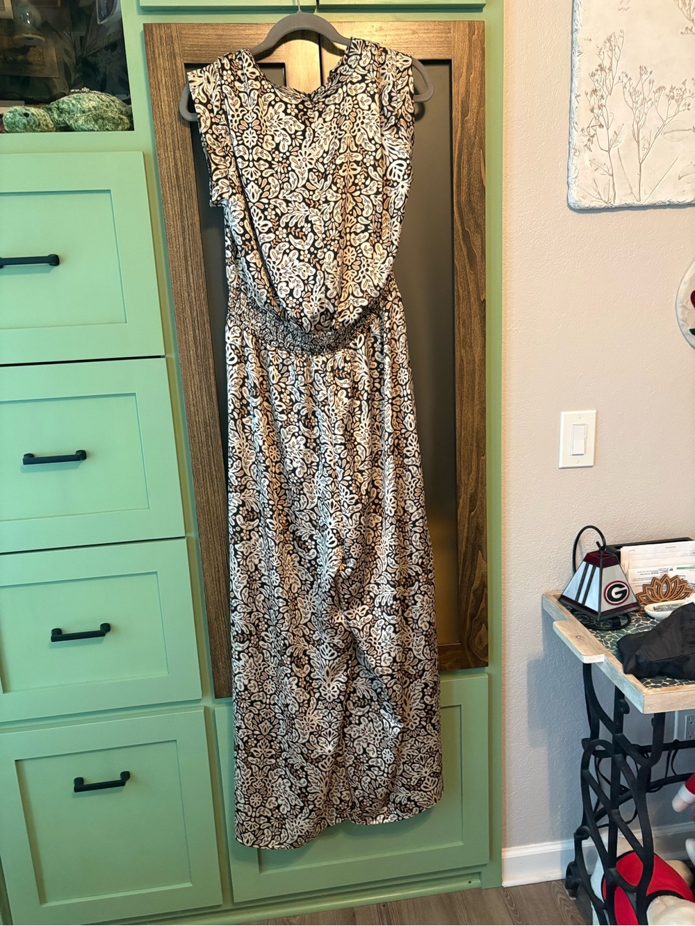 Sleeveless Floral jumpsuit in Brown and White